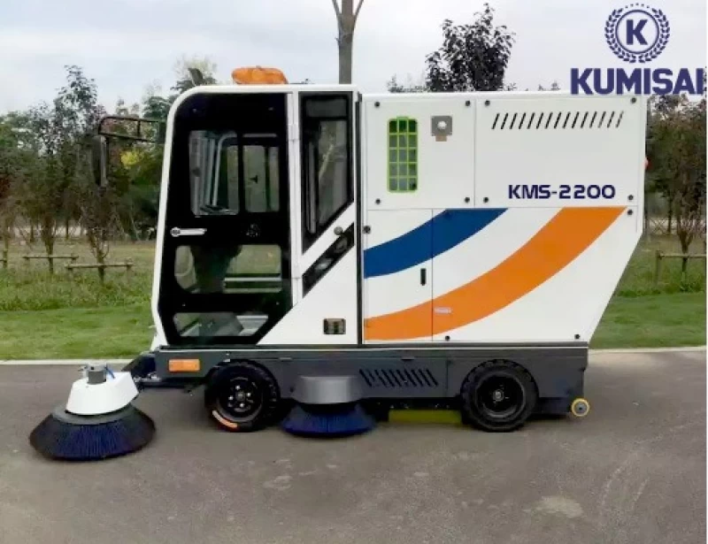 Xe quét rác công nghiệp ngồi lái Kumisai KMS-2200 - Hình ảnh 1 KUMISAI